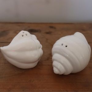 Sea shell shakers